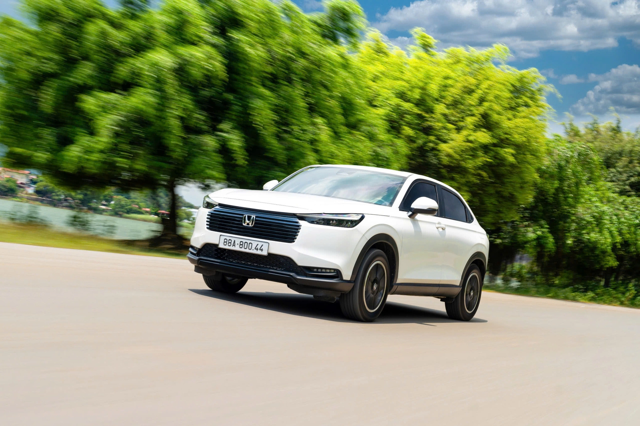 Honda HR-V phiên bản L trên đường phố. Ảnh: HVN